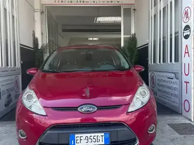 Gebraucht Ford Fiesta Titanium 68 PS (50 kW) 2011 Rot Limousine