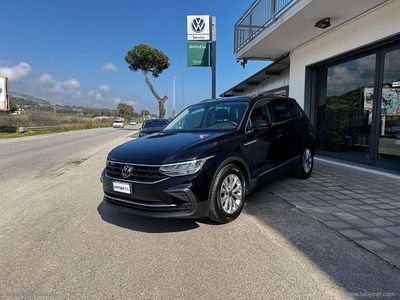 Usata VW Tiguan Life 122 CV (89 kW) 2022 Deep black perlato SUV