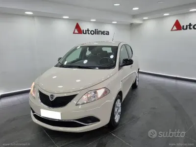 Usata Lancia Ypsilon Gold 95 CV (69 kW) 2017 Utilitaria