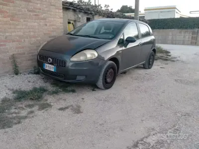 Usata Fiat Grande Punto Active 77 CV (56 kW) 2009 Grigio Utilitaria