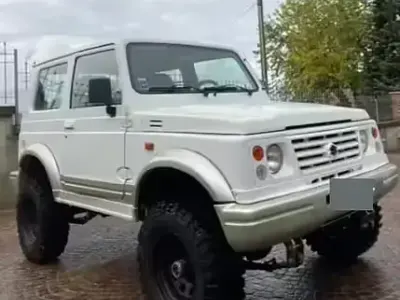 Begagnad Suzuki Samurai 103 HK (75 kW) 2000 Vit SUV