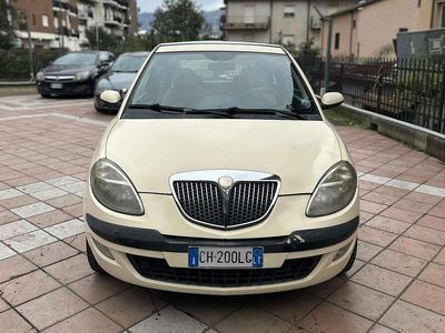 Usata Lancia Ypsilon 70 CV (51 kW) 2004 Beige Utilitaria
