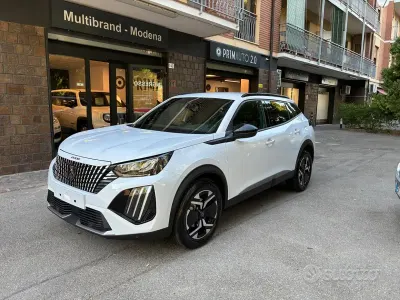 Usata Peugeot 2008 Allure 101 CV (74 kW) 2025 Bianco SUV