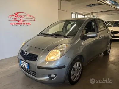 Usata Toyota Yaris 69 CV (50 kW) 2007 Grigio Utilitaria