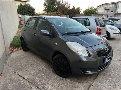 usata Toyota Yaris 1.0i 16V cat 5 porte