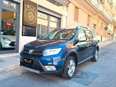 Usata Dacia Sandero Stepway 90 CV (66 kW) 2017 Bluazzurro SUV