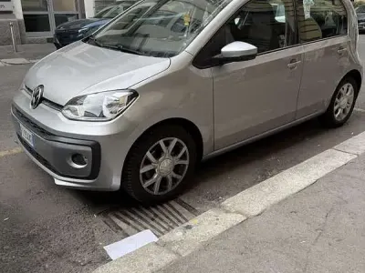 Usado VW up! Move 60 CV (44 kW) 2018 Gris Utilitario