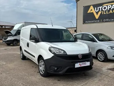 Usado Fiat Doblò Lounge 105 HP (77 kW) 2021 Branco Monovolume