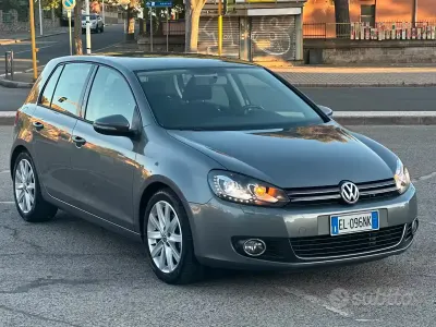 Używany VW Golf VII Highline 105 KM (77 kW) 2012 Szary Sedan/Limuzyna