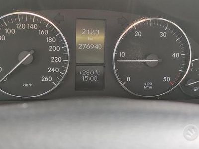 Käytetty Mercedes 220 150 HP (110 kW) 2006 Musta Sedan