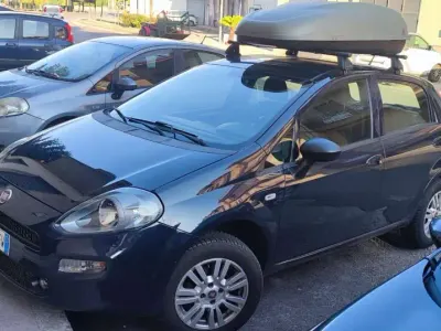 Usata Fiat Punto Lounge 69 CV (50 kW) 2016 Blu/azzurro Utilitaria