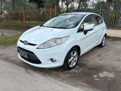 Usata Ford Fiesta Titanium 68 CV (50 kW) 2010 Berlina
