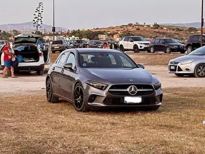 Usata Mercedes 180 116 CV (85 kW) 2018 Grigio Berlina