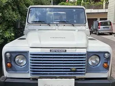 Usata Land Rover Defender 122 CV (89 kW) 2005 Beige Station wagon