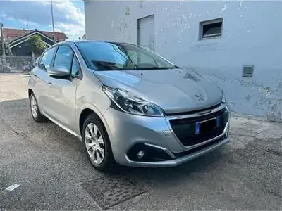 Usata Peugeot 208 68 CV (50 kW) 2016 Grigio Utilitaria