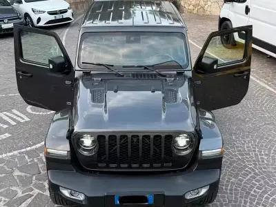 Begagnad Jeep Wrangler Sahara 272 HK (200 kW) 2021 Grå SUV