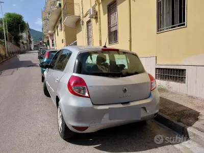 Usata Renault Clio II 48 CV (35 kW) 2010 Grigio Berlina