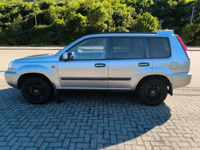 Usata Nissan X-Trail 140 CV (102 kW) 2001 Grigio SUV