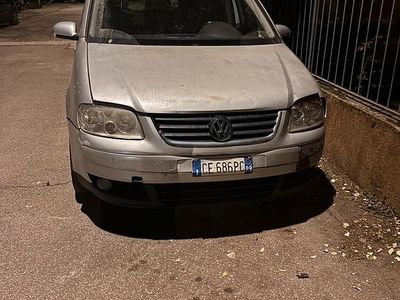 Usata VW Touran 150 CV (110 kW) 2004 Grigio Monovolume