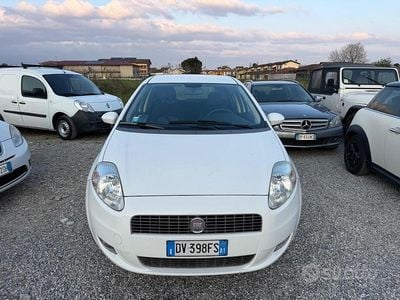 Usata Fiat Grande Punto Dynamic 77 CV (56 kW) 2009 Bianco Utilitaria