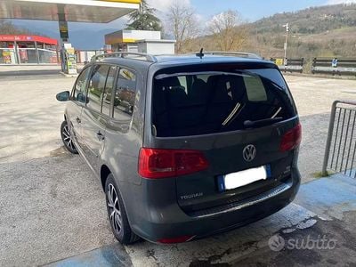 Begagnad VW Touran 150 HK (110 kW) 2011 Grå Minibuss
