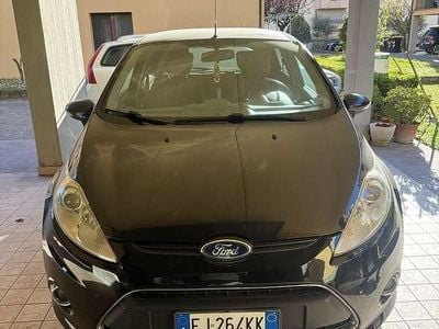 Usata Ford Fiesta 96 CV (70 kW) 2011 Nero Utilitaria