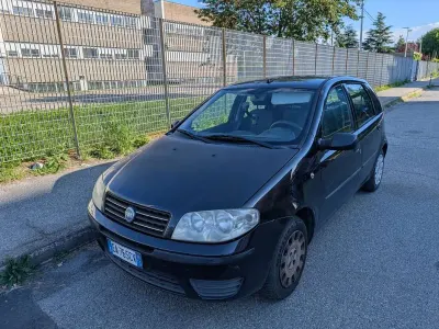 Usado Fiat Punto Active 60 CV (44 kW) 2010 Negro Utilitario