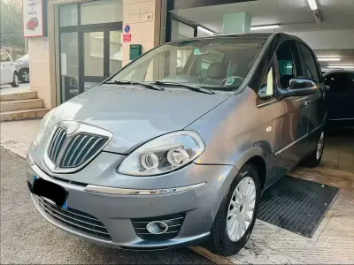 Usata Lancia Musa 95 CV (69 kW) 2012 Grigio Monovolume