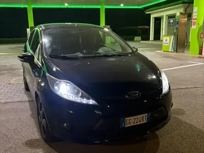 Usata Ford Fiesta 70 CV (51 kW) 2011 Nero Utilitaria