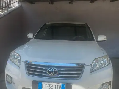 Usata Toyota RAV4 128 CV (94 kW) 2011 Bluazzurro SUV