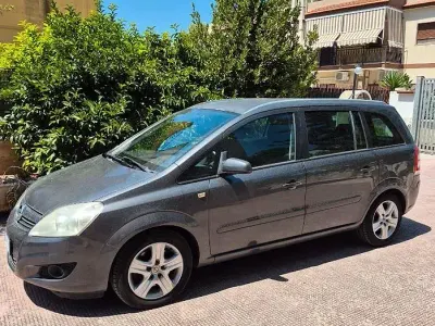 Usata Opel Zafira Enjoy 110 CV (80 kW) 2010 Nero Monovolume