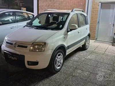 Usata Fiat Panda Climbing 60 CV (44 kW) 2010 Bianco Utilitaria