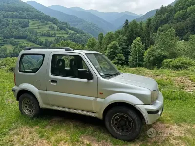 Usata Suzuki Jimny 82 CV (60 kW) 2003 Grigio SUV
