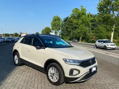 Usata VW T-Roc Life 150 CV (110 kW) 2024 Grigio SUV
