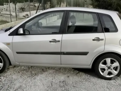 Usata Ford Fiesta 75 CV (55 kW) 2006 Grigio Utilitaria