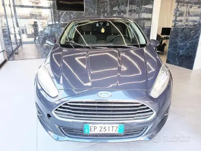Usata Ford Fiesta 75 CV (55 kW) 2013 Blu Berlina