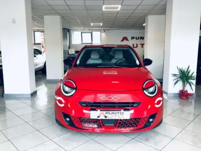 Usata Fiat 600 La Prima 101 CV (74 kW) 2025 Rosso SUV