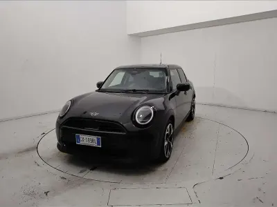 Usata Mini Cooper Favoured 156 CV (114 kW) 2024 Nero Utilitaria