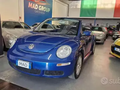 Usata VW New Beetle 102 CV (75 kW) 2010 Blu Utilitaria