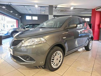 Usata Lancia Ypsilon 85 CV (62 kW) 2017 Grigio Utilitaria