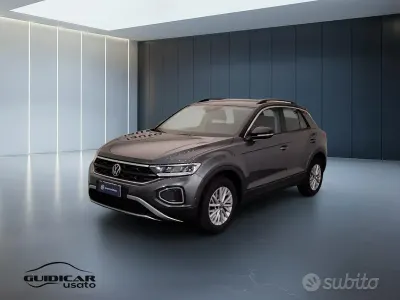 Usata VW T-Roc Life 150 CV (110 kW) 2023 Grigio SUV
