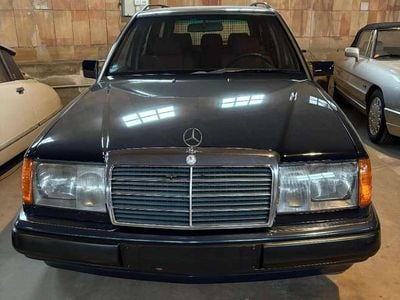Usata Mercedes 200 77 CV (56 kW) 1990 Nero Station wagon