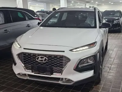 Usata Hyundai Kona Xpossible 101 CV (74 kW) 2020 Dark metal white SUV
