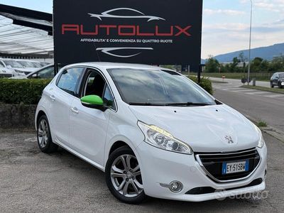 Usata Peugeot 208 Allure 92 CV (67 kW) 2015 Bianco Utilitaria