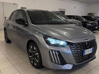 Usata Peugeot 208 Allure 102 CV (75 kW) 2025 Grigio chiaro Utilitaria
