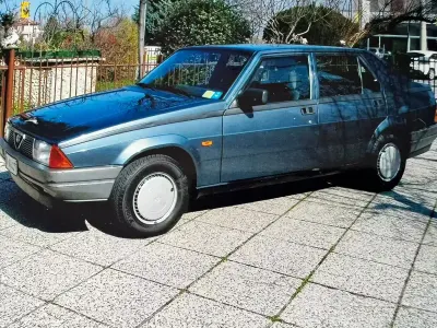 Usata Alfa Romeo 75 110 CV (80 kW) 1987 Bluazzurro Berlina