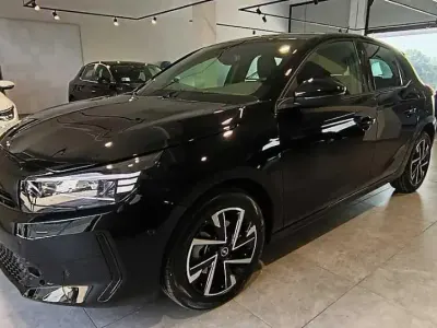Nuova Opel Corsa 74 kW (101 CV) 2025 Nero Utilitaria