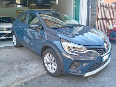 Usata Renault Captur Equilibre 101 CV (74 kW) 2023 Blu SUV