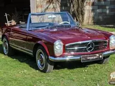Begagnad Mercedes 230 150 HK (110 kW) 1965 Röd Cab