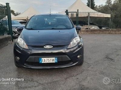 Usata Ford Fiesta 70 CV (51 kW) 2010 Grigio Berlina